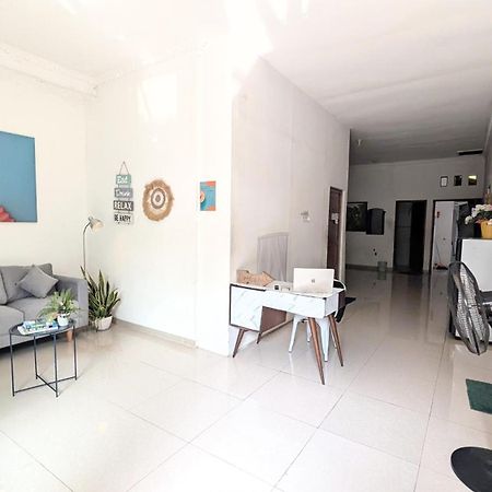 Homey Guesthouse Kertajaya سورابايا المظهر الخارجي الصورة